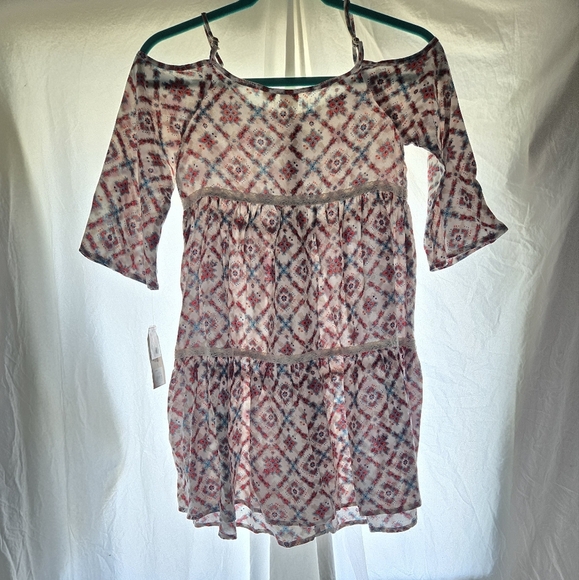 Cute Cold Shoulder Dress NWT - Picture 2 of 8